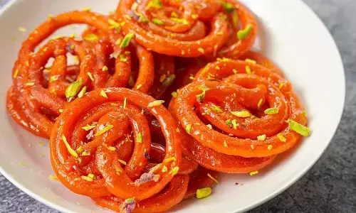 रक्षाबंधन के मौके को शानदार बनाने के लिए घर पर ही बनाएं स्वादिष्ट और लाजवाब जलेबी, आसानी से हो जाएगी चट रक्षाबंधन के मौके को शानदार बनाने के लिए घर पर ही बनाएं स्वादिष्ट और लाजवाब जलेबी, आसानी से हो जाएगी चट