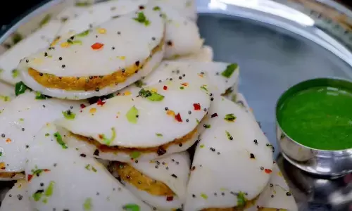 कभी ना खाया होगा पोहे से बना ये अनोखा नाश्ता, खाकर खुश हो जाऐंगे बच्चे