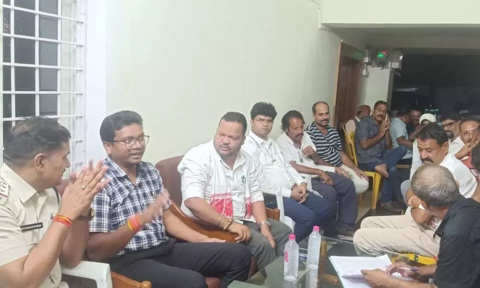 रेडक्रास की बैठक में कई मुद्दों पर चर्चा रेडक्रास की बैठक में कई मुद्दों पर चर्चा