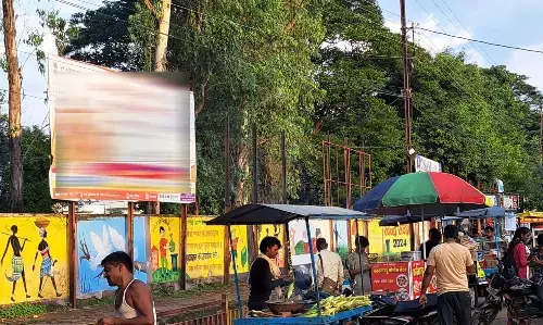 अवैध होर्डिंग पर नोटिस के 6 दिन बाद भी कार्रवाई नहीं