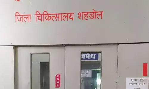 बीस की जगह दस बेड में चल रहा आईसीयू