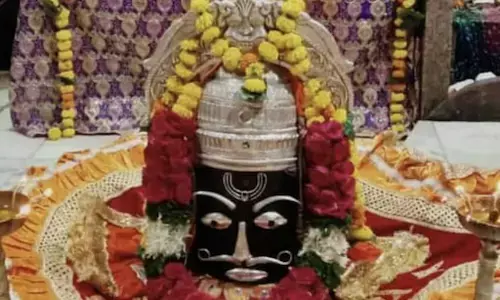 बारह ज्योतिर्लिंग में पांचवें स्थान पर हैं वैद्यनाथ परली भगवान, सावन के लिए सजा दरबार बारह ज्योतिर्लिंग में पांचवें स्थान पर हैं वैद्यनाथ परली भगवान, सावन के लिए सजा दरबार