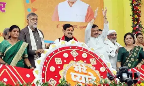 नरसिंहपुर में लाड़ली बहनों के आभार सह उपहार कार्यक्रम में शामिल हुए सीएम डॉ. मोहन यादव, बोले - बहनों के सशक्तिकरण के लिए राज्य सरकार कृत संकल्पित नरसिंहपुर में लाड़ली बहनों के आभार सह उपहार कार्यक्रम में शामिल हुए सीएम डॉ. मोहन यादव, बोले - बहनों के सशक्तिकरण के लिए राज्य सरकार कृत संकल्पित