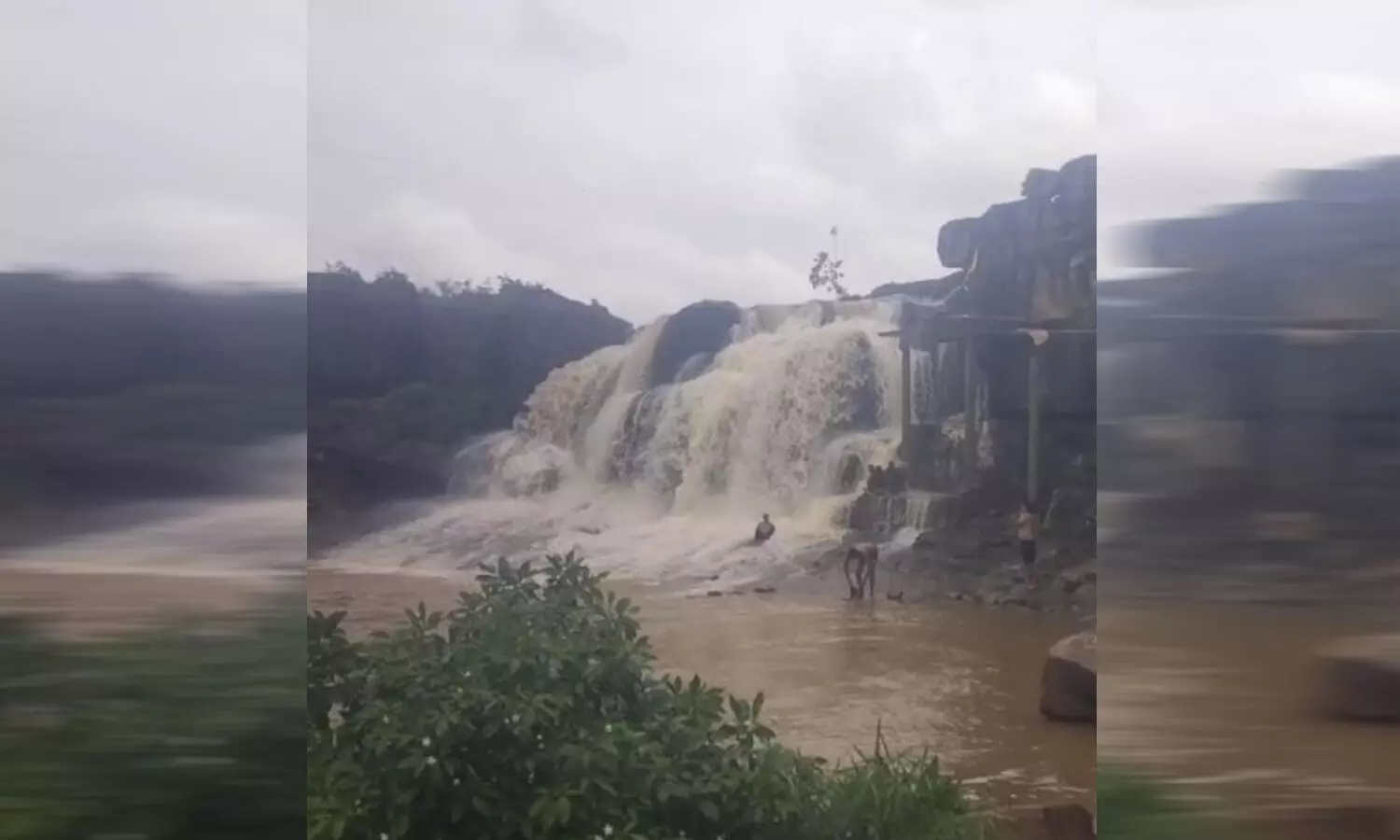 झझौआ झरने में डूूबे सतना के 2 युवक, दोनों की लाश मिली झझौआ झरने में डूूबे सतना के 2 युवक, दोनों की लाश मिली