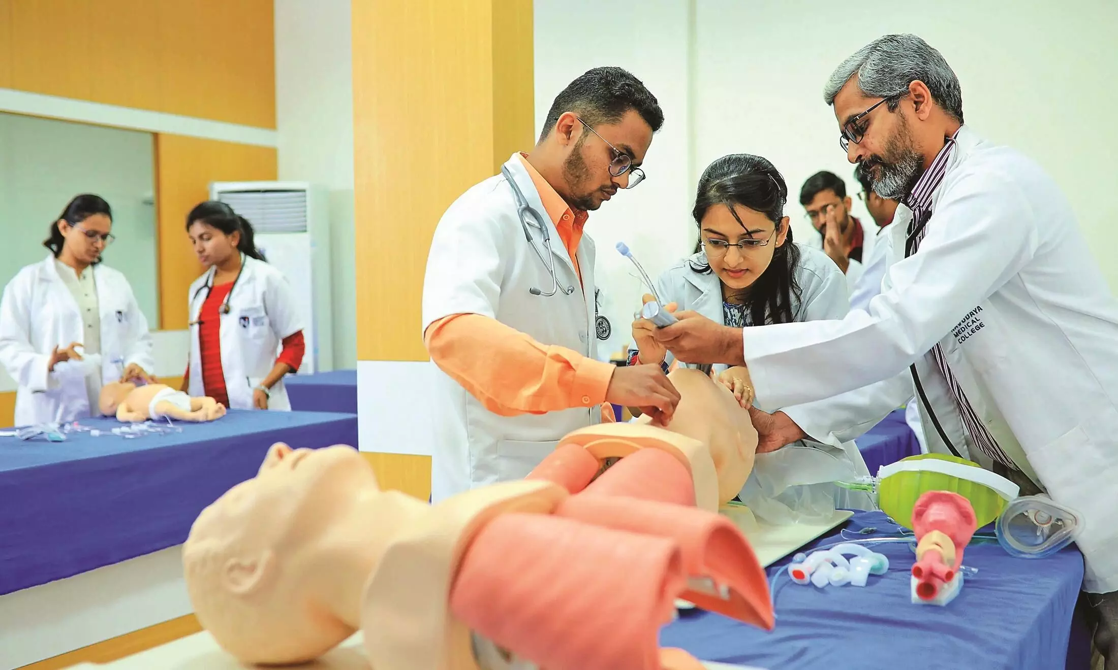 अब आयुर्वेद, होम्योपैथी के स्टूडेंट सीखेंगे सर्जरी के गुर, सरकार का निर्णय