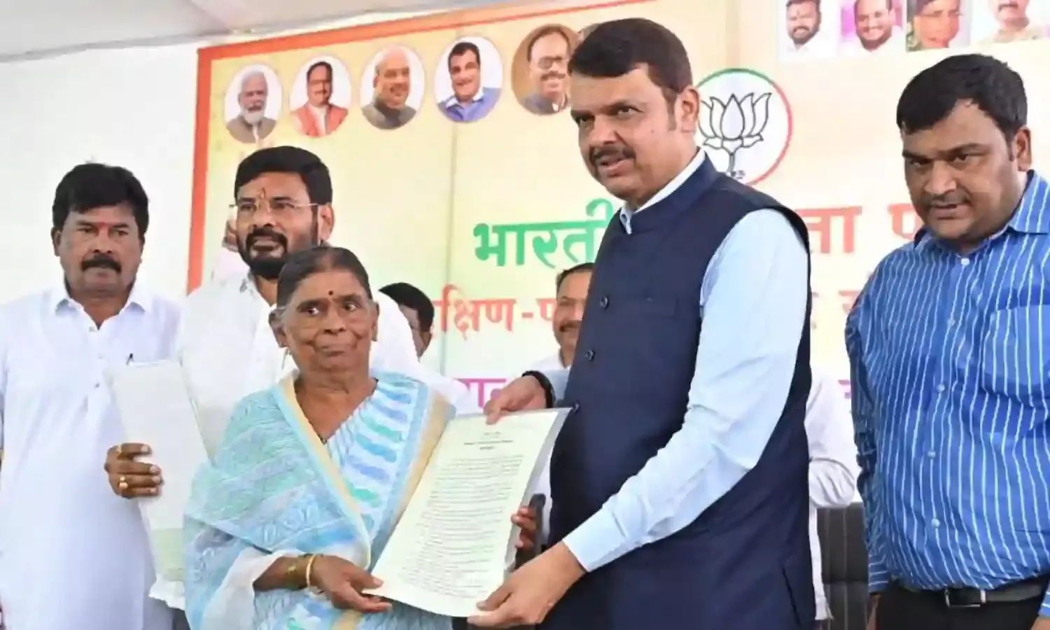 गरीब को जब तक घर नहीं मिलेगा, वह गरीबी से बाहर नहीं आ सकेगा - फडणवीस