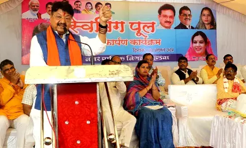 खंडवा के विकास में कोई कमी नहीं रखी जायेगी, नगरीय विकास एवं आवास मंत्री विजयवर्गीय ने किया स्विमिंग पूल का लोकार्पण