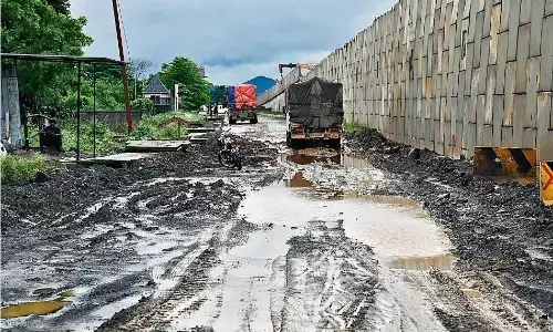 रिंग रोड के पहले हिस्से में मोटरेबल एरिया की ही धज्जियाँ उड़ीं रिंग रोड के पहले हिस्से में मोटरेबल एरिया की ही धज्जियाँ उड़ीं