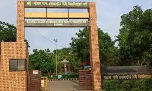 हिंदी यूनिवर्सिटी के कुलपति का पद प्रभारी के भरोसे, नए की रेस में हैं पांच नाम हिंदी यूनिवर्सिटी के कुलपति का पद प्रभारी के भरोसे, नए की रेस में हैं पांच नाम