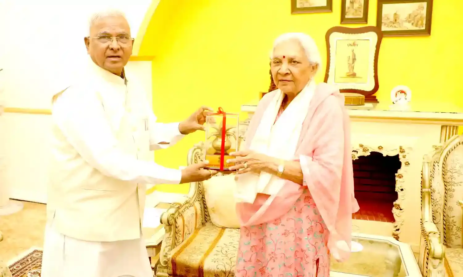 राज्यपाल मंगुभाई पटेल ने की उत्तर प्रदेश की राज्यपाल से भेंट, मुख्यमंत्री की भी हुई मुलाकात