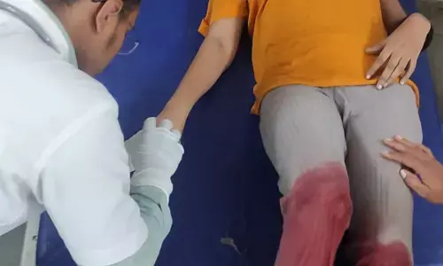 सेल्फी लेते समय पैर फिसला, गिट्टी खदान के 40 फीट गहरे गड्ढे में गिरे युवक-युवती सेल्फी लेते समय पैर फिसला, गिट्टी खदान के 40 फीट गहरे गड्ढे में गिरे युवक-युवती