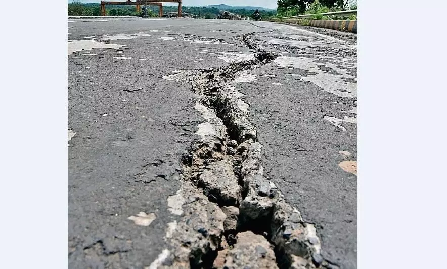 अगर कार चालक ने थोड़ी गफलत की तो मौत से सामना अगर कार चालक ने थोड़ी गफलत की तो मौत से सामना