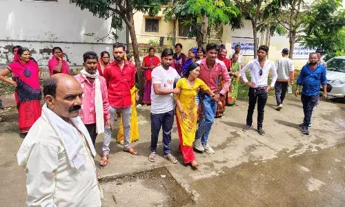 स्कूल में जहर खाकर जान देने वाले प्रधान पाठक के आरोपी राजस्थान में मिले