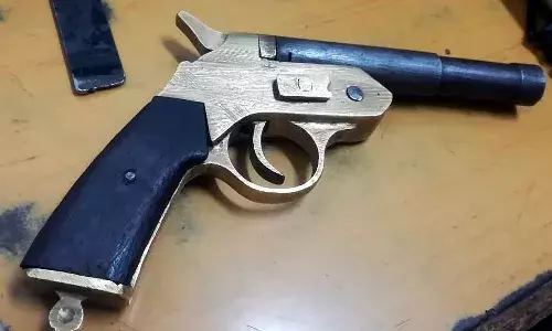 ढाबे के अंदर बैठे युवक के पास मिला 315 बोर का कट्टा एवं कारतूस