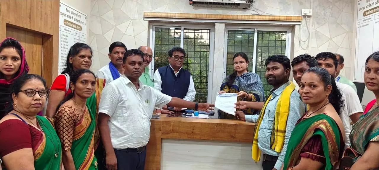 पेसा क्षेत्र में शिक्षकों के रिक्त पदों पर सेवानिवृत्त शिक्षकों के चयन की शर्त रद्द करें पेसा क्षेत्र में शिक्षकों के रिक्त पदों पर सेवानिवृत्त शिक्षकों के चयन की शर्त रद्द करें