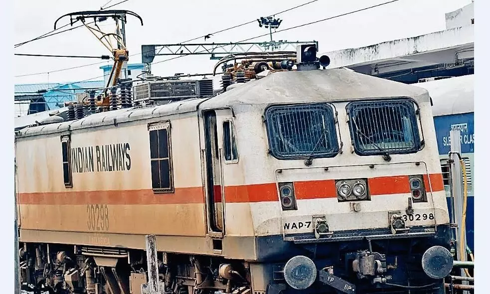 ओएचई लाइन के साथ सिग्नल की कार्यक्षमता को भी परखा ओएचई लाइन के साथ सिग्नल की कार्यक्षमता को भी परखा