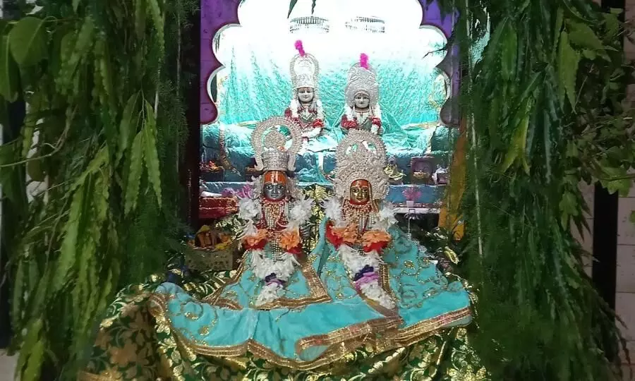 बिहारी जु मंन्दिर में तीन दिवसीय पार्थिव शिवलिंग निर्माण व अभिषेक पूजन सम्पन्न बिहारी जु मंन्दिर में तीन दिवसीय पार्थिव शिवलिंग निर्माण व अभिषेक पूजन सम्पन्न