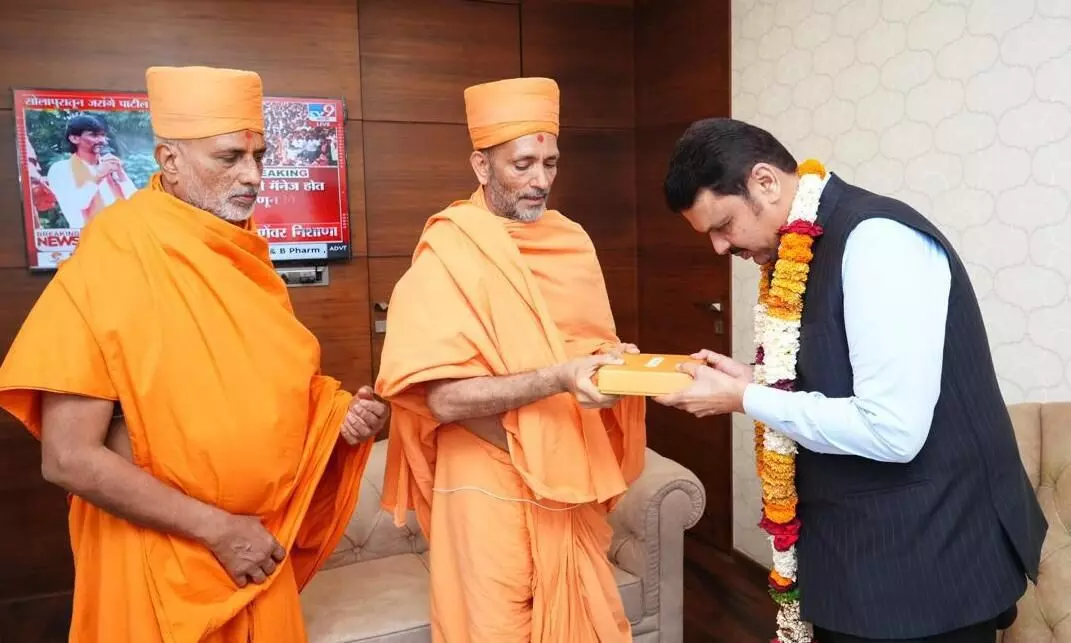 डीसीएम फडणवीस ने स्वामीनारायण तीर्थ के किए दर्शन, सामाजिक समरसता के प्रयासों को सराहा डीसीएम फडणवीस ने स्वामीनारायण तीर्थ के किए दर्शन, सामाजिक समरसता के प्रयासों को सराहा