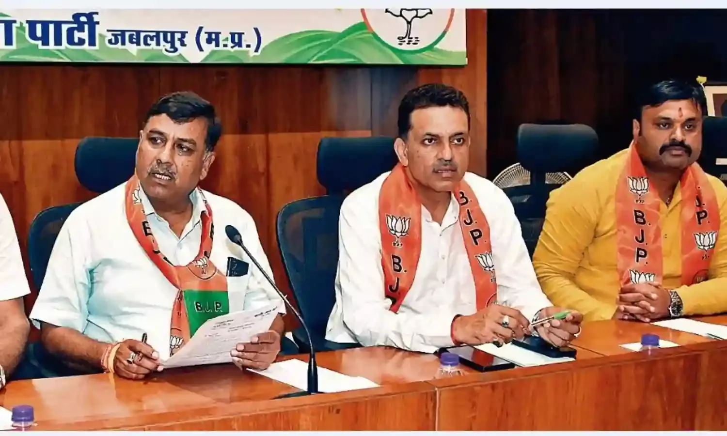 हर घर में लहराएँ तिरंगा कार्यकर्ता निभाएँ जिम्मेदारी