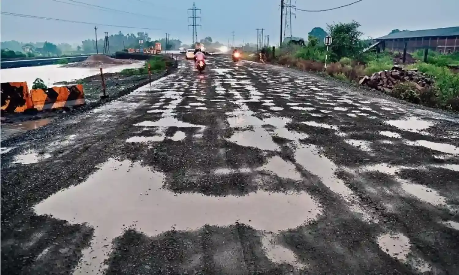दो दिन सूखा रहने के बाद भी थिगड़े नहीं लगा पायी एनएचएआई