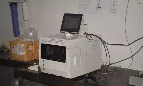 सीबीसी मशीन फिर खराब, ब्लड जांच के लिए भटक रहे मरीज, पांढुर्ना अस्पताल से ब्लड जांच कर बुला रहे रिपोर्ट