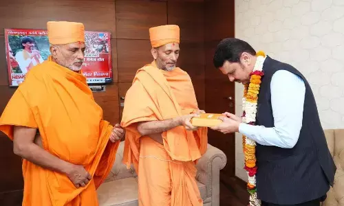 डीसीएम फडणवीस ने स्वामीनारायण तीर्थ के किए दर्शन, सामाजिक समरसता के प्रयासों को सराहा