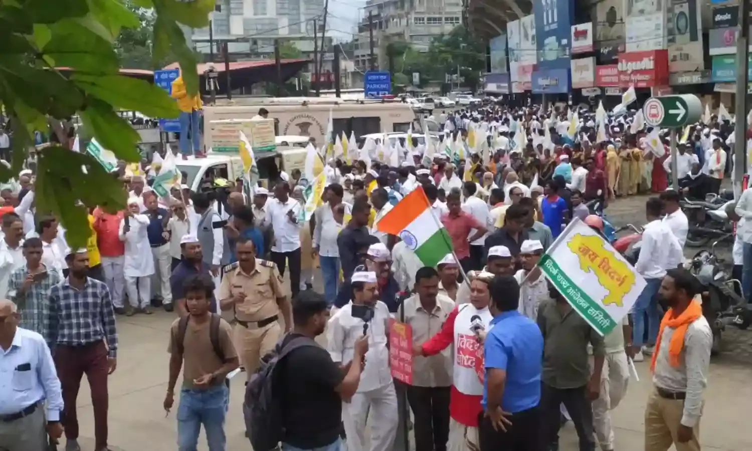 महाराष्ट्रवादी चले जाओ की गूंज, विधानभवन पहुंचने के पहले विदर्भवादियों को पुलिस ने लिया हिरासत में