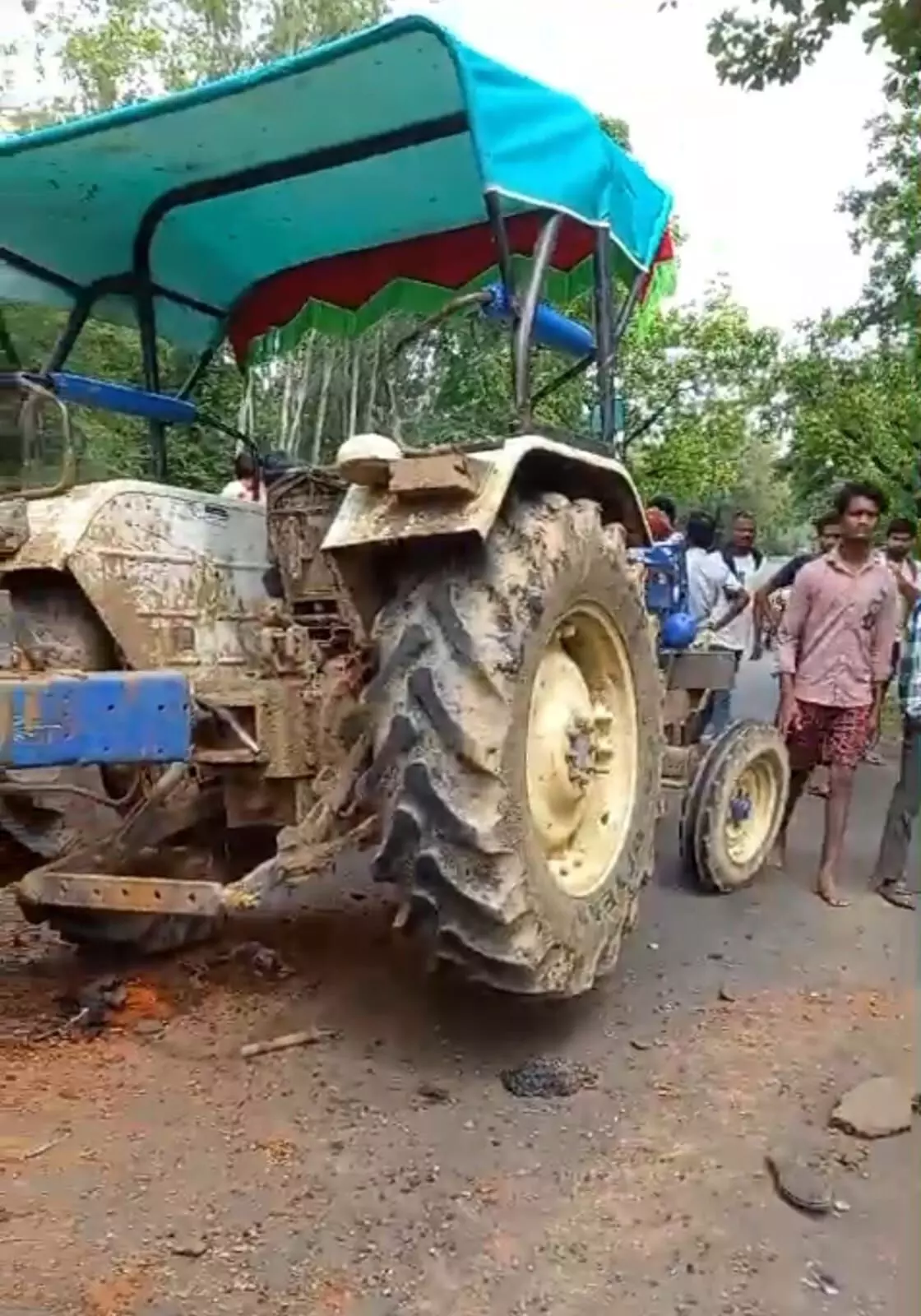 ट्रेक्टर ट्राली मेें दबने से व बाइक भिड़ंत में दो की मौत ट्रेक्टर ट्राली मेें दबने से व बाइक भिड़ंत में दो की मौत