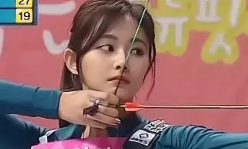 ये बेहतरीन तीरंदाज ओलंपिक एथलीट नहीं बल्कि है K-POP स्टार, कहीं आप भी तो नहीं खा गए धोखा ये बेहतरीन तीरंदाज ओलंपिक एथलीट नहीं बल्कि है K-POP स्टार, कहीं आप भी तो नहीं खा गए धोखा
