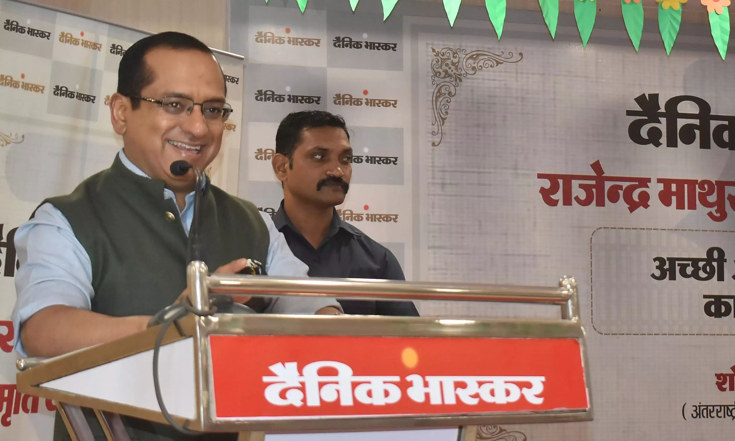 शौर्य डोभाल ने सरल शब्दों में समझाया अच्छी अर्थ व्यवस्था का मतलब, अगले 8 साल में शिखर पर होगा भारत शौर्य डोभाल ने सरल शब्दों में समझाया अच्छी अर्थ व्यवस्था का मतलब, अगले 8 साल में शिखर पर होगा भारत