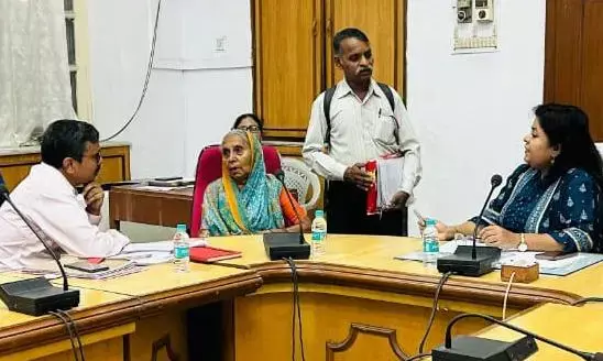 बेटे ने धोखे से अंगूठे का निशान ले लिया और कर लिया मकान - दुकान अपने नाम