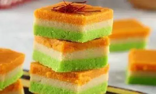 इस स्वतंत्रता दिवस बिना घी-मावा और चाशनी के बनाएं स्वादिष्ट मिठाई, तिरंगा बर्फी खिलाकर कराएं परिवार का मुंह मीठा