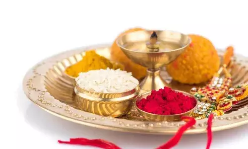 रक्षाबंधन के मौके पर पूजा की थाली को कैसे सजाएं, फॉलो करें यह टिप्स रक्षाबंधन के मौके पर पूजा की थाली को कैसे सजाएं, फॉलो करें यह टिप्स