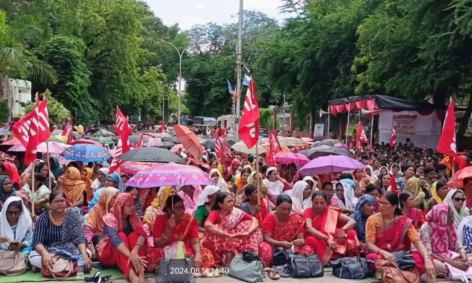 डीसीएम पवार के निवास पर निकले मोर्चे को संविधान चौक पर रोका, जेल भरो की चेतावनी