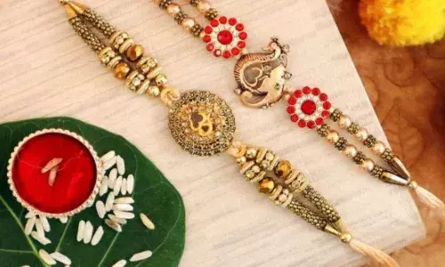 रक्षाबंधन पर अपने भाईयों को भेजनी है ऑनलाइन राखियां, तो ले सकते हैं इन आईडियाज की मदद