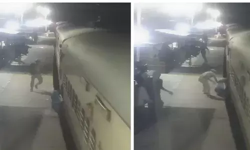 फरिश्ता बनकर पहुंचे आरपीएफ जवान ने बुजुर्ग को मौत के मुंह से खींच निकाला