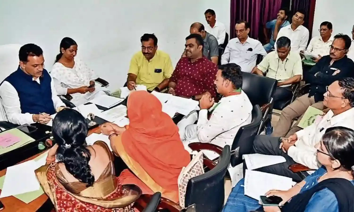 डाेर-टू-डोर कचरा कलेक्शन का ठेका निरस्त