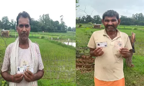 आधार कार्ड की त्रुटियां ग्रामीणों पर पड़ रहीं भारी, केवाईसी के बाद मोहन्द्रा में 40 लोगों की वृद्धा पेंशन अटकी