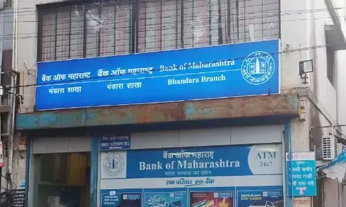 बैंक में रुपए निकालने आयीं दो महिलाओं को चोरों ने बनाया निशाना