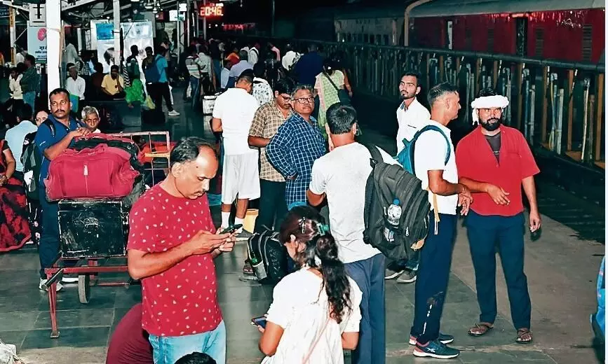 आधा दर्जन ट्रेनें निरस्त, 11 के रूट बदले आधा दर्जन ट्रेनें निरस्त, 11 के रूट बदले