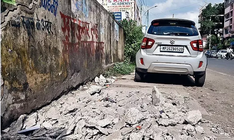 नियमों को तोड़ा, शासकीय सम्पत्ति काे नुकसान पहुँचाया
