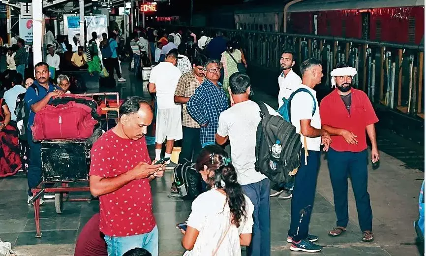 आधा दर्जन ट्रेनें निरस्त, 11 के रूट बदले