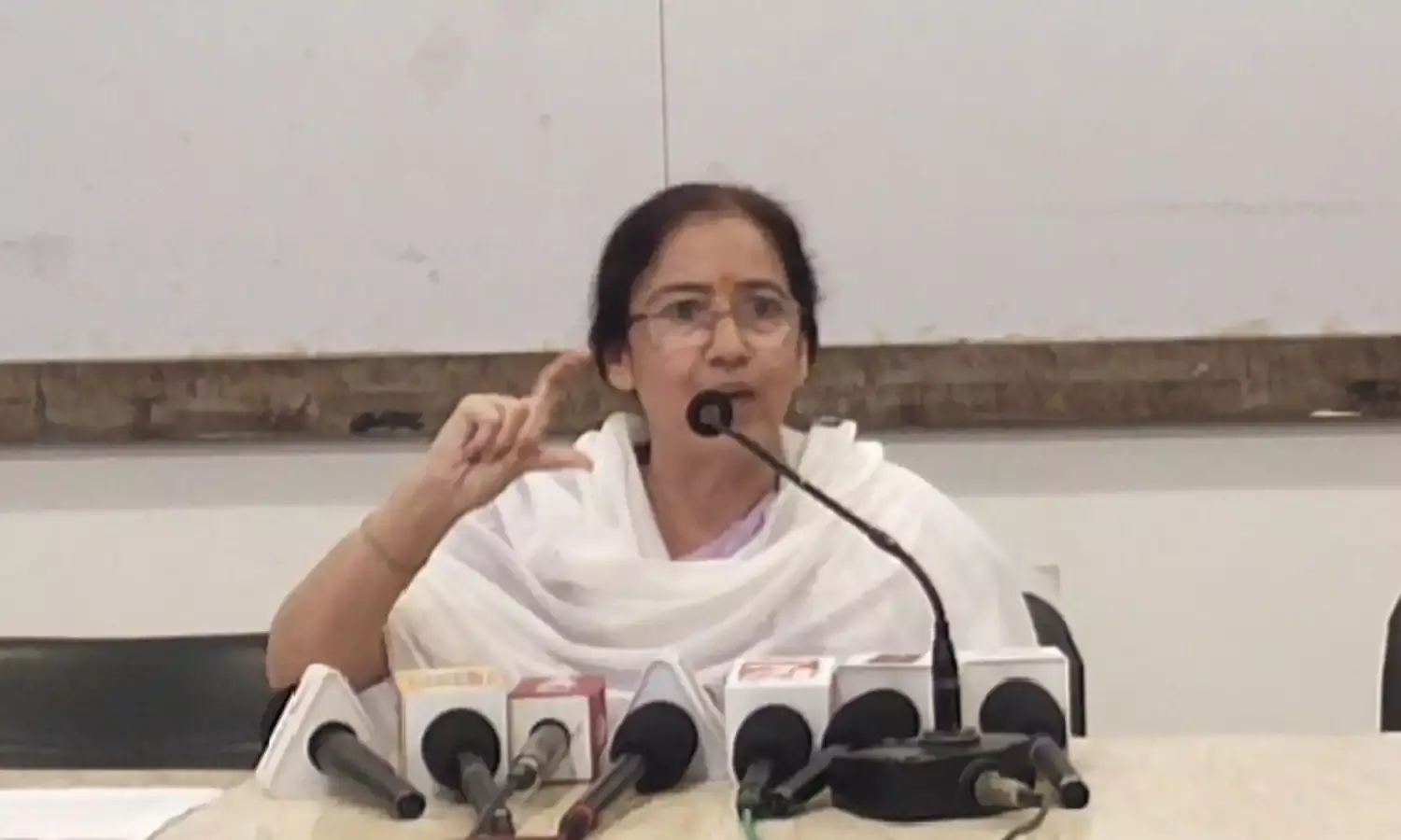 हिंदी प्राध्यापक डॉ. सोनू जेसवानी का आरोप, यूनिवर्सिटी को बनाया भ्रष्टाचार का अड्डा