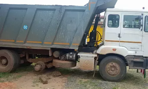 राइस मिल के सामने खड़े वाहनों के पहिए और डीजल निकालकर ले गये चोर