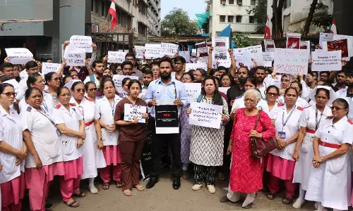 रेजिडेंट डॉक्टरों की हड़ताल को अब वरिष्ठ डॉक्टर और नर्सों का मिला समर्थन