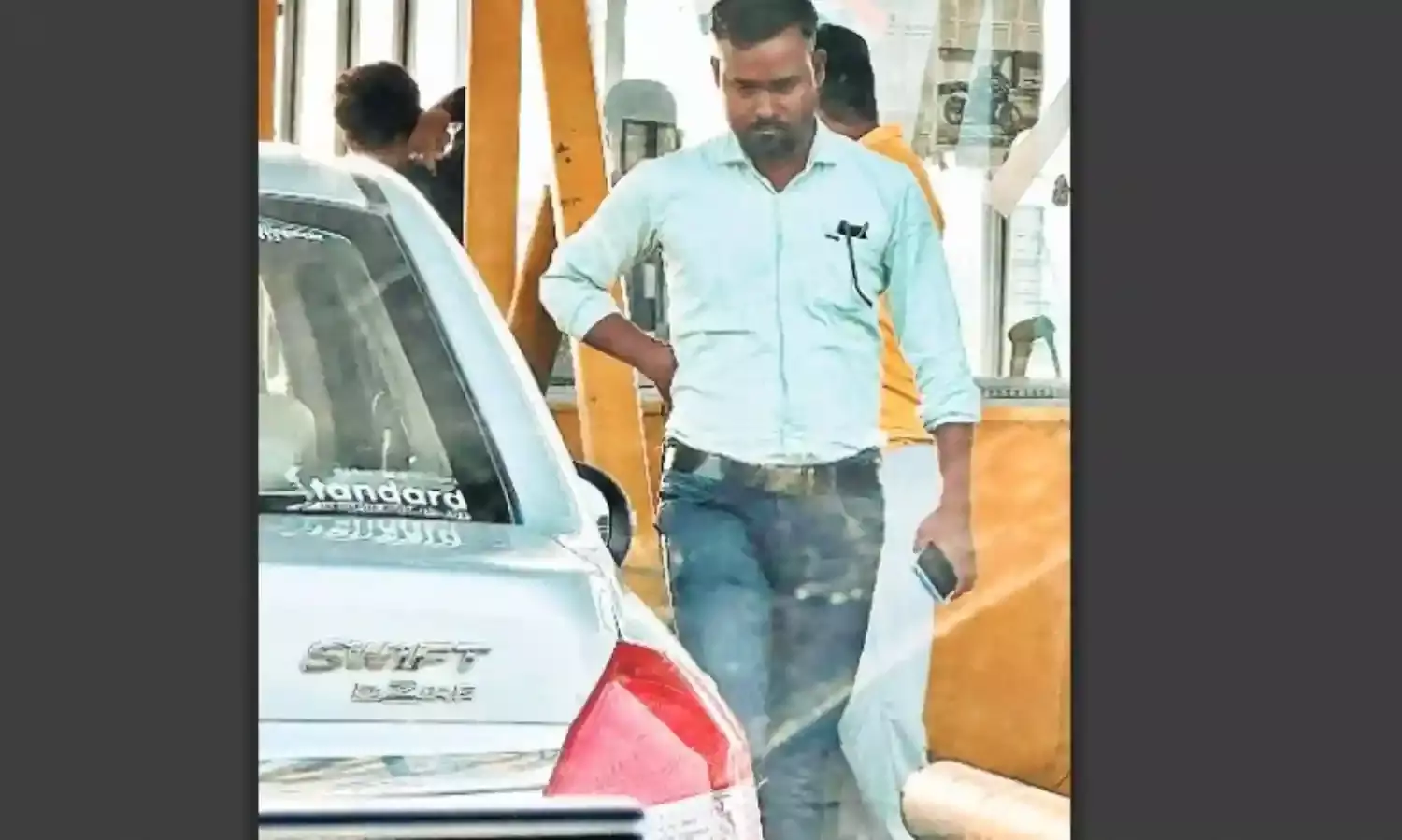 टोल के निर्धारित नियमों को ताक पर रख दिया ठेकेदार ने