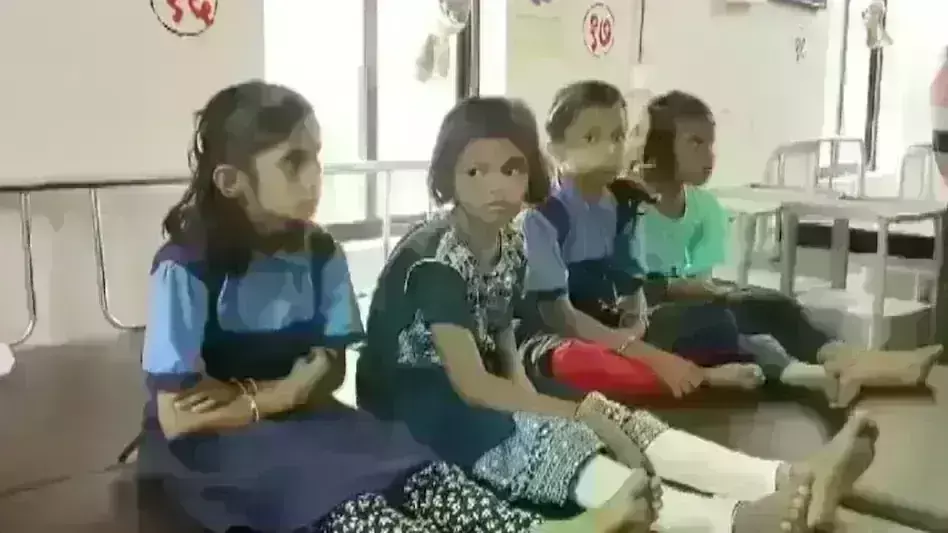 जिला परिषद के स्कूल में बिस्कुट खाने से 243 छात्रों को फूड पॉइजन, इलाज के बाद हुए ठीक