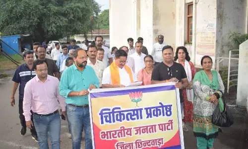 जिला अस्पताल की ओपीडी बंद, निजी क्लीनिकों पर लटके ताले, विरोध में निकाला कैंडल मार्च, ओपीडी में नहीं मिले डॉक्टर, मरीज परेशान