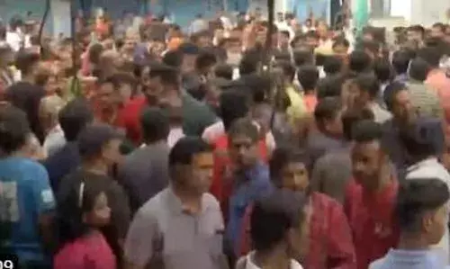 बच्चे के बारे में जानकारी नहीं मिलने पर परिजन परेशान, उदयपुर पुलिस ने कहा बच्चा अस्पताल में स्थिर ,मुलाकात कर सकते हैं बच्चे के बारे में जानकारी नहीं मिलने पर परिजन परेशान, उदयपुर पुलिस ने कहा बच्चा अस्पताल में स्थिर ,मुलाकात कर सकते हैं