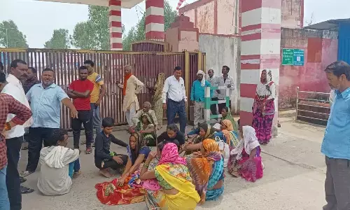 ओपीएम गेट के बाहर 9 घंटे शव रखकर प्रदर्शन